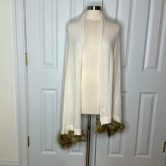 Lilly Pulitzer Quinney Pom Pom Cashmere Wool Wrap In Coconut Like New - Picture 1 of 8